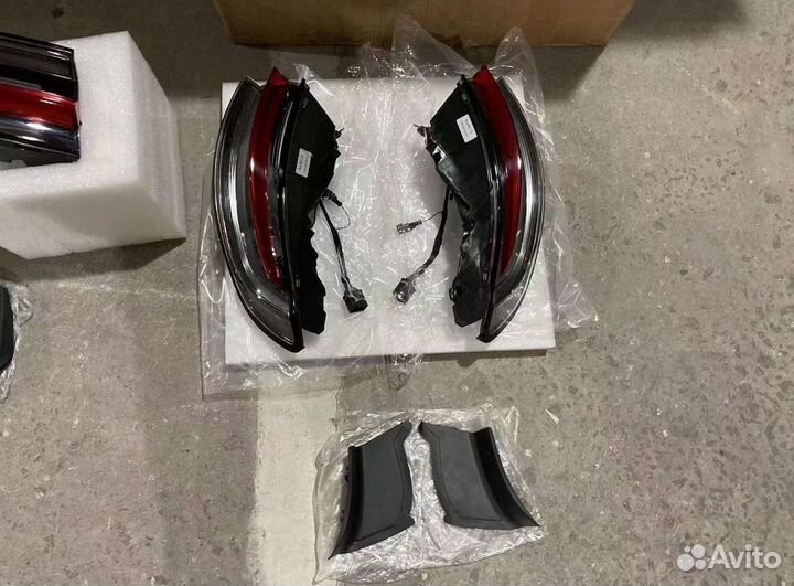 Задняя дверь и фары на Porsche Macan