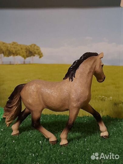 Фигурки лошадей schleich, шляйх