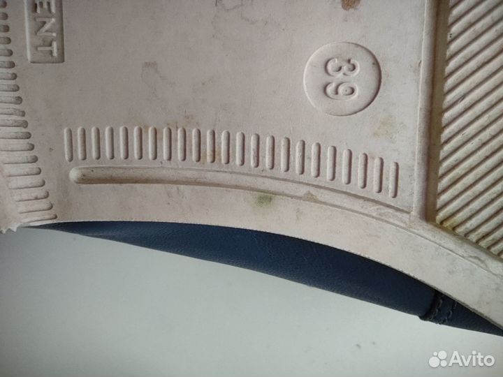 Продам туфли на низком каблуке