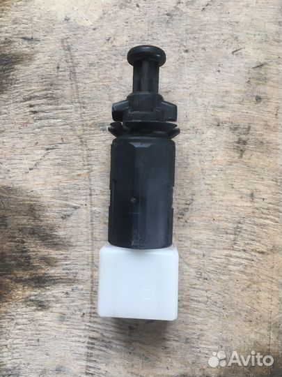 Датчик включения стопигнала Renault Laguna 2