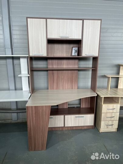 Стол компьютерный в наличии