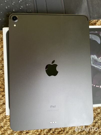 iPad pro 11 2018 256gb + smartKeybord