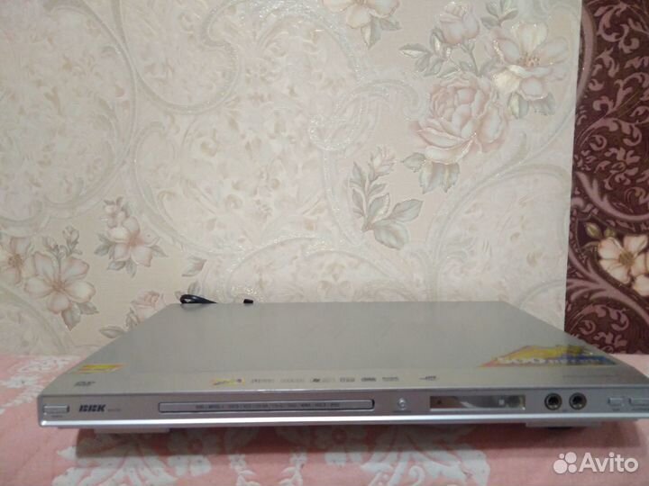 DVD плеер BBK DV412Si с опцией караоке