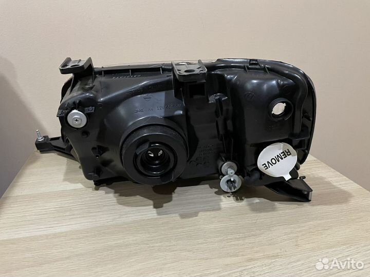 Фара правая honda CRV RD1