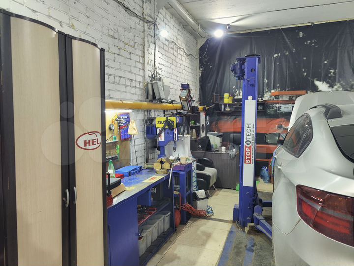 Гараж, > 30 м²