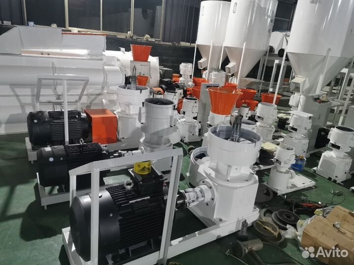 Промышленный мини-пресс-гранулятор в наличии