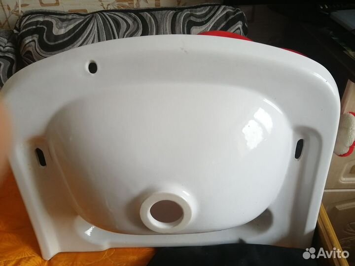 Раковина керамическая бу