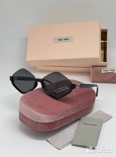 Солнцезащитные очки miu miu