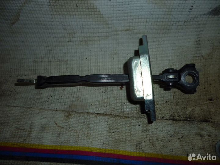 Ограничитель двери Toyota RAV4, ACA31, ACA33, ACA3