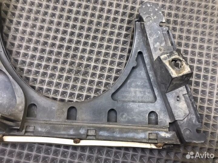 Накладка под фару передняя левая Mercedes-Benz