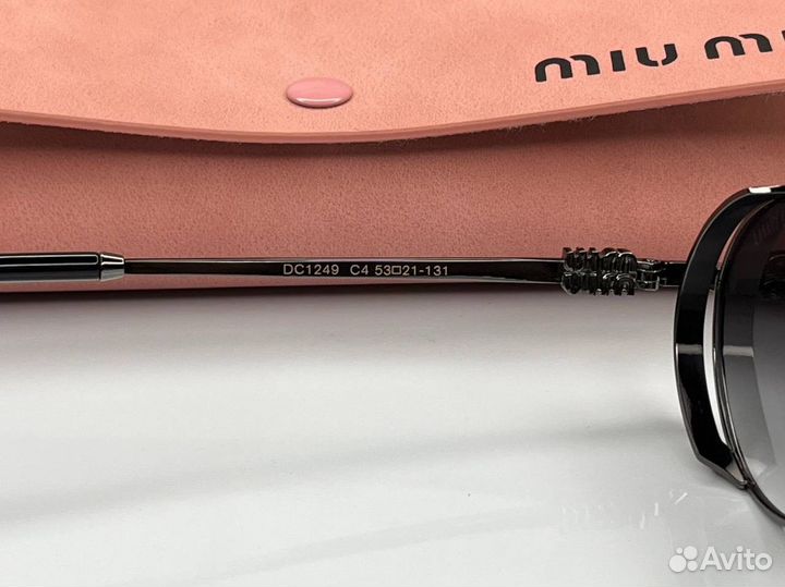 Солнцезащитные очки Miu Miu