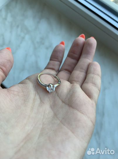 Серебренное кольцо с фианитом