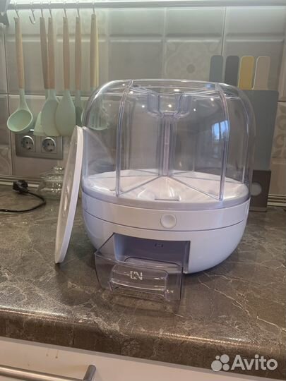 Диспенсер для сыпучих продуктов