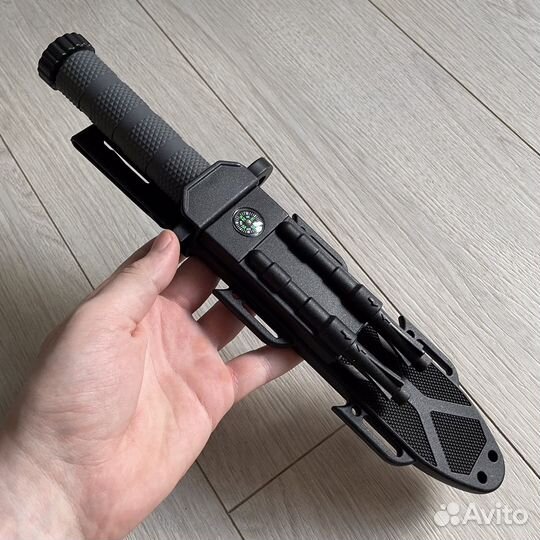 Нож походный с компасом и огнивом