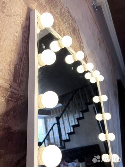 Зеркало с лампочками