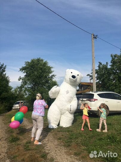 Белый мишка на праздник