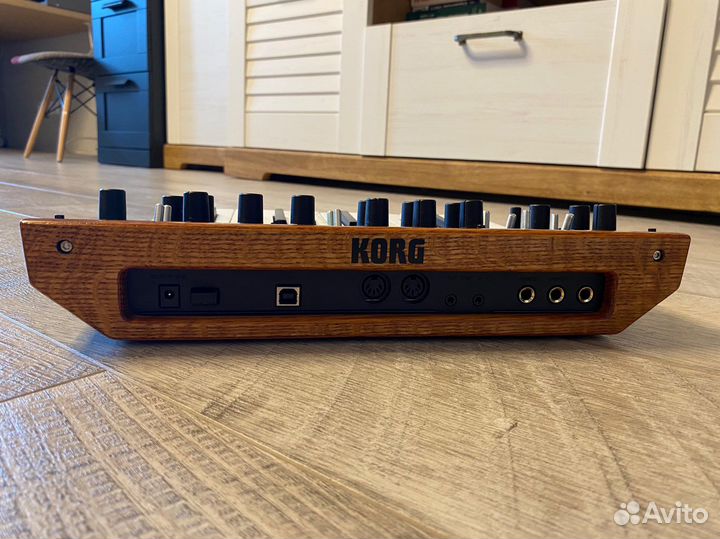 Korg Monologue аналоговый синтезатор