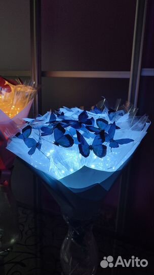 Светящийся букет из бабочек