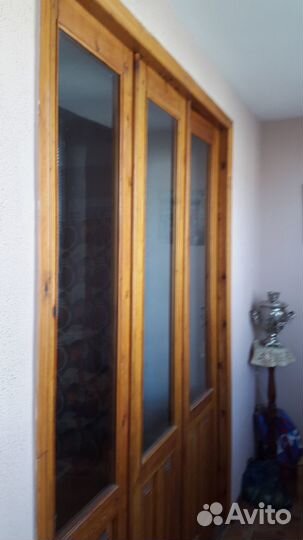 Дверь трехстворчатая