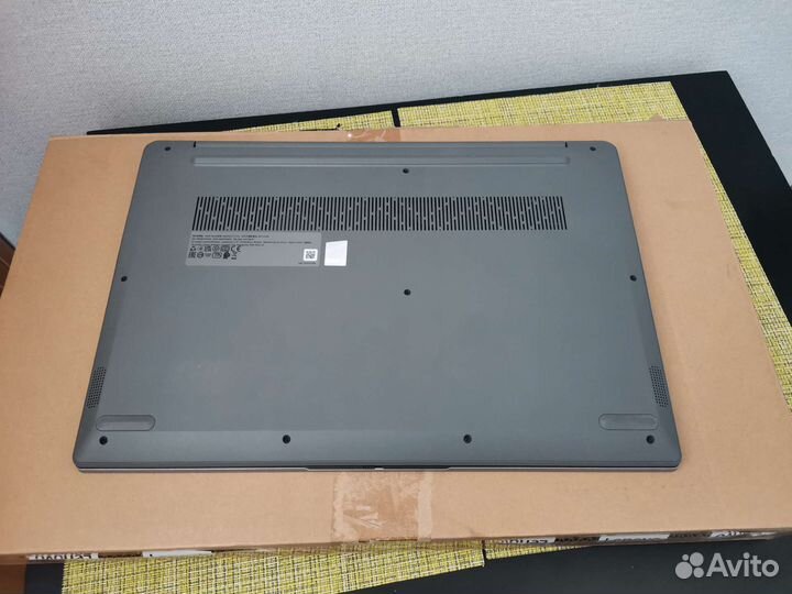 Большой ноутбук Lenovo