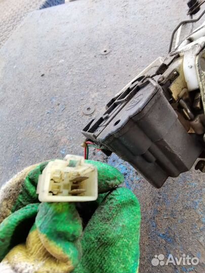 Замок двери передний правый kia clarus 2