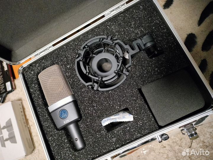 Студийный микрофон AKG C214