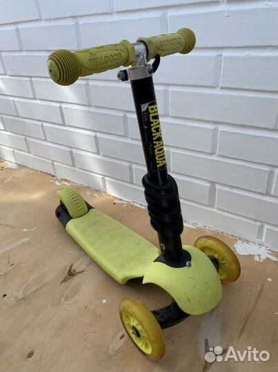 Самокат трехколесный