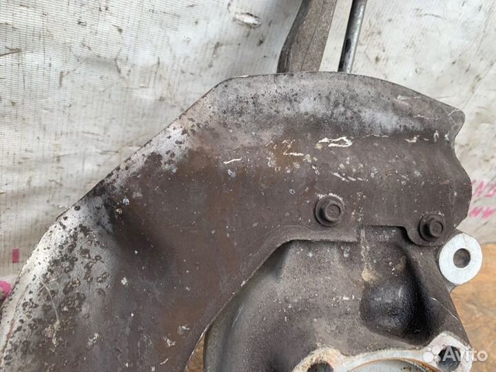 Поворотный кулак передний левый Bmw 6-Series