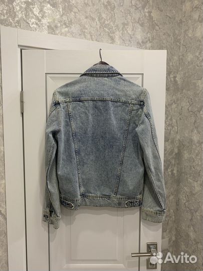 Джинсовая куртка stradivarius