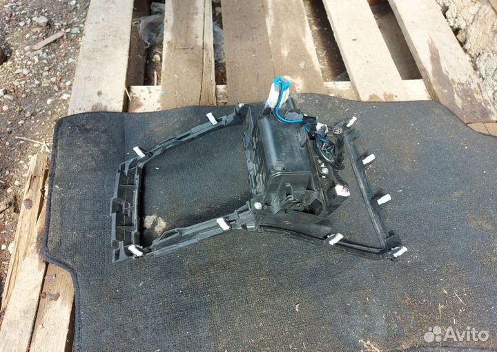 Консоль центральная, пепельница Мазда 6 gh рест