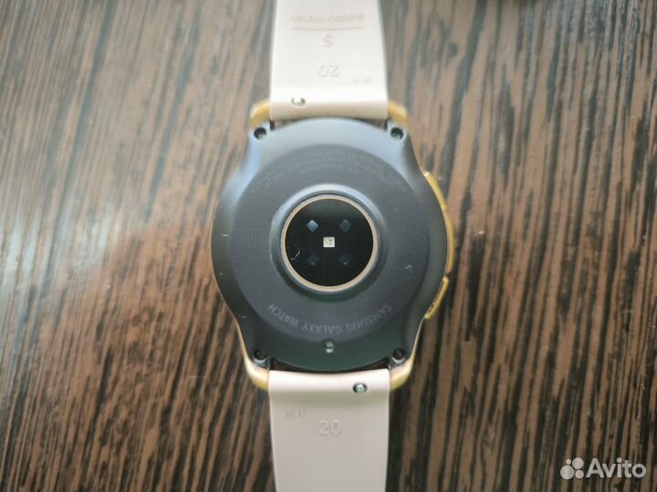 Купить Часы Samsung Galaxy 42 мм SM-R810