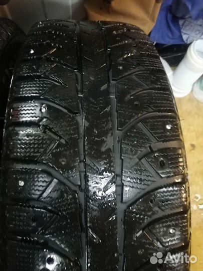 Bridgestone B700AQ 235/65 R17