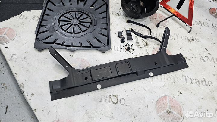 Обшивка багажника на Mercedes W124 E420