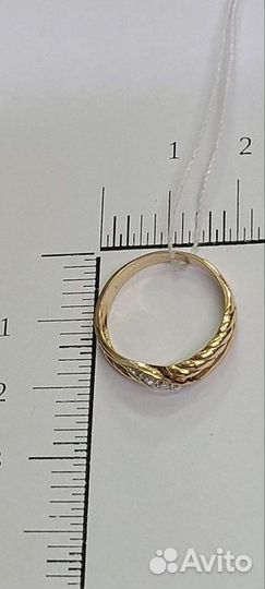 Золотое кольцо с камнем 17р