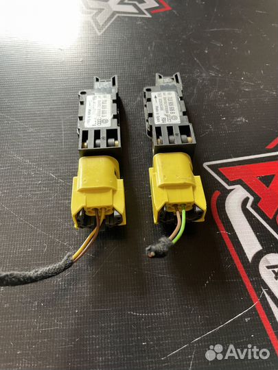 Датчик удара Volkswagen Touareg 7L0909606B