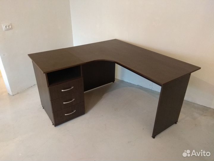 Угловые столы