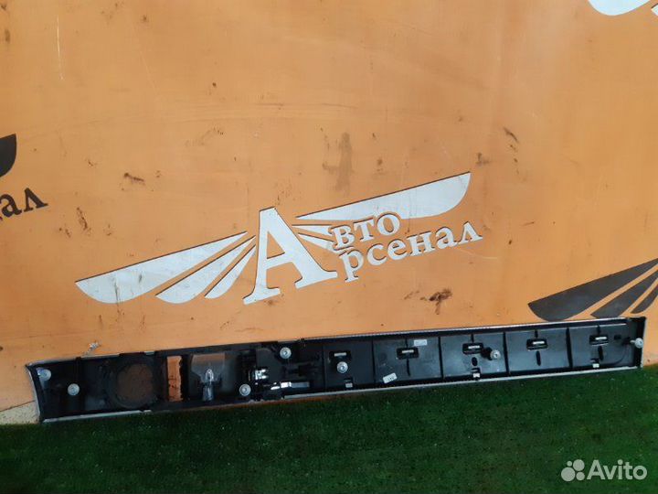 Накладка внутренней ручки двери передняя левая