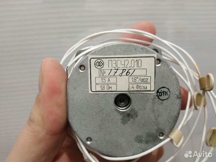 Шаговый двигатель