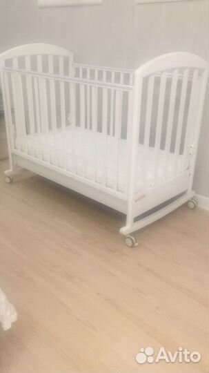 Кроватка-качалка с матрасом
