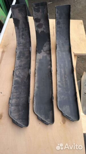 Левый молдинг заднего бампера Audi 80B4 8A0807421A