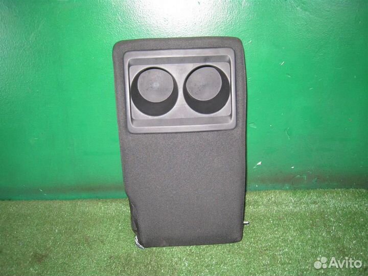 Подлокотник Toyota Auris E18 2015