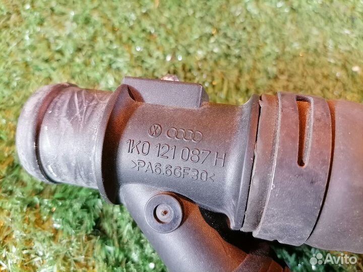 Патрубок охлаждения (радиатора) 1K0121087H Audi A3