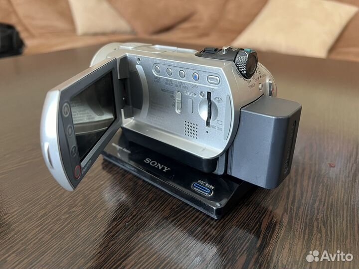 Видеокамера Sony DCR-SR200E