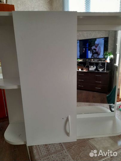 Полка в ванную с зеркалом бу недолго