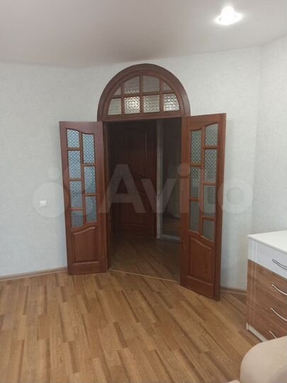 4-к. квартира, 90 м², 4/10 эт.