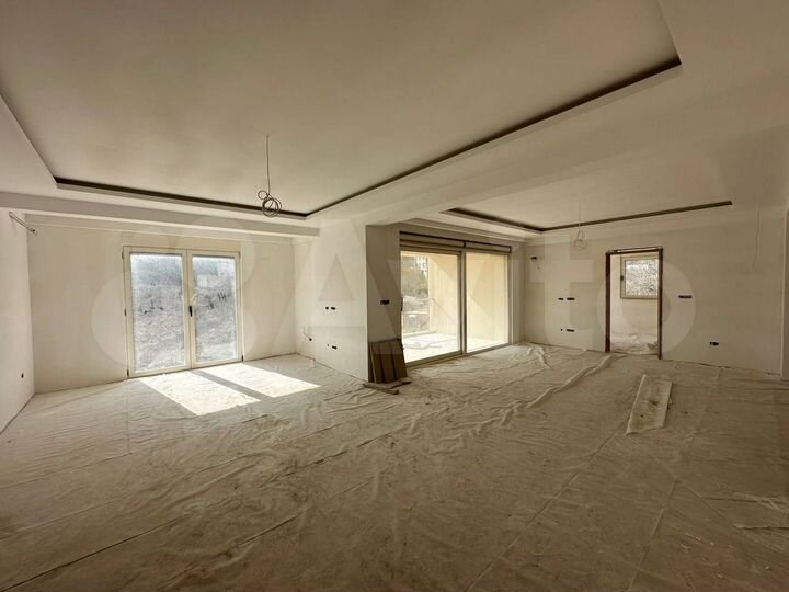 3-к. квартира, 132 м² (Черногория)