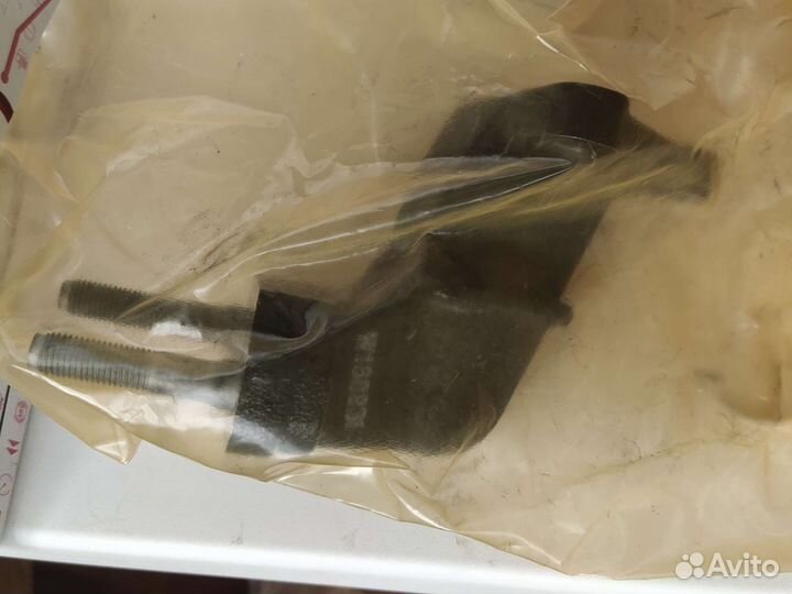 Опора двигателя kia 2161002842