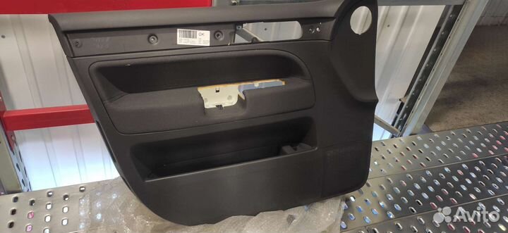 Обивка двери водителя VW Touareg 2002-10 7L6867011