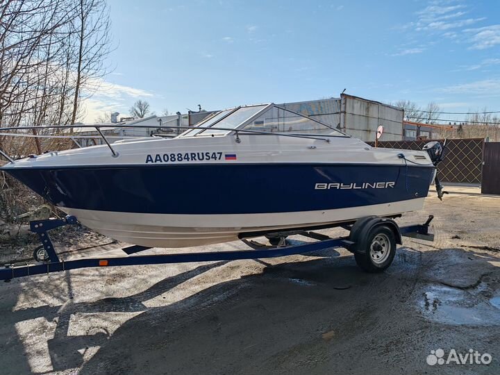 Катер Bayliner каютный