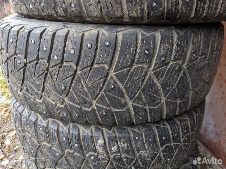 Goodyear Ultragrip 600 215/65 R16